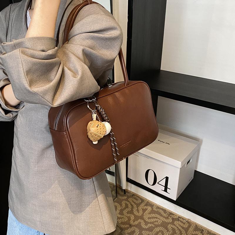 2025 New Retro Niche Handbag Fashion Shoulder Messenger Bag Underarm Bag Super Fire Bowling Bag