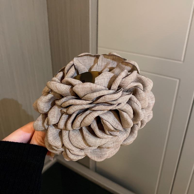 Korean Fashion Flower Hair Clip: Sweet Girl Shark Claw for Updos - Fresh, Stylish Hair Accessory