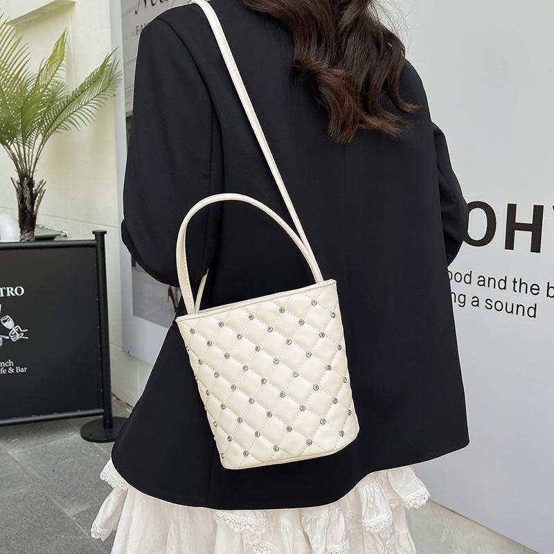 Rhombus Embroidery Thread Small Bag Women's New Summer Popular Versatile Chain Messenger Bag Exquisite Bucket Bag