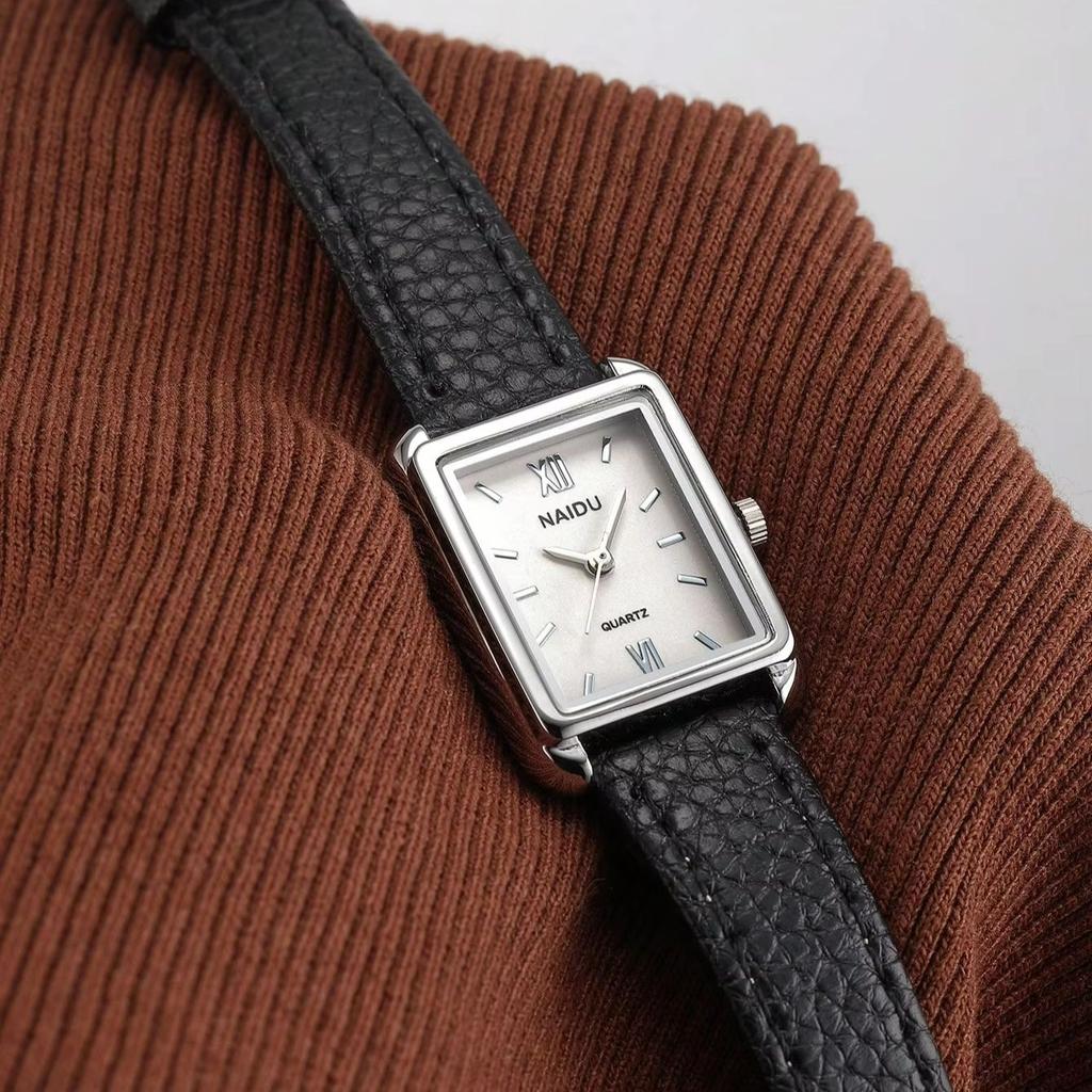 Ladies' Elegant and Stylish Casual Leather Belt Graduation Season Quartz Watch
