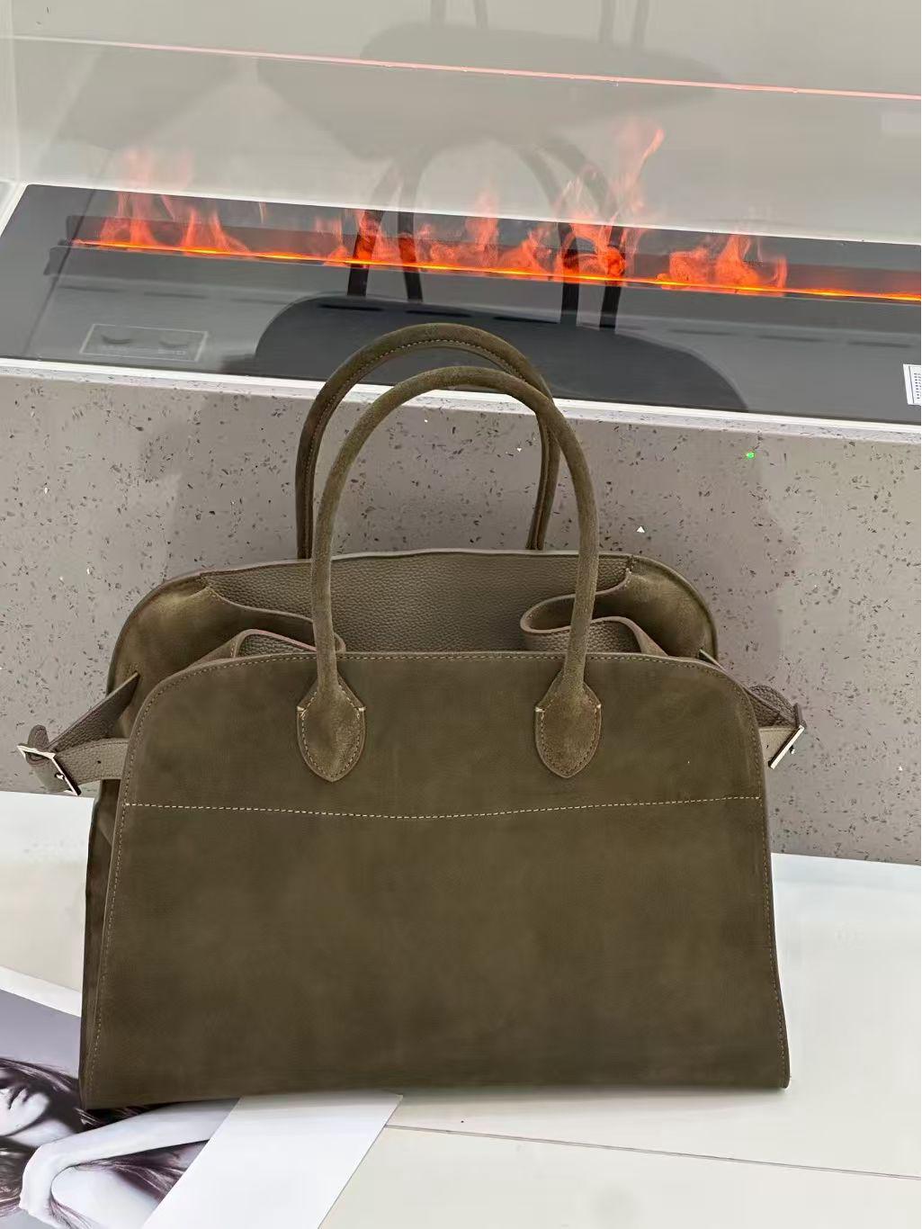 

2025 Retro Genuine Leather Women s Tote: Large Capacity Crossbody Handbag for Autumn/Winter Base 18cm, 39cm Length, 26cm Height