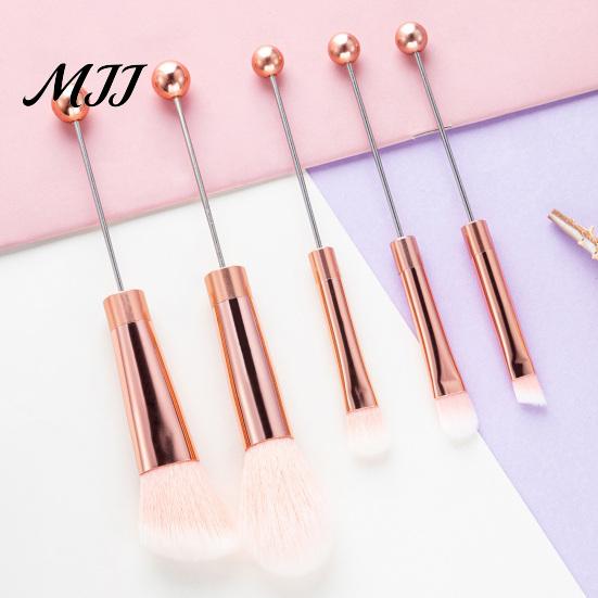 Eye Shadow Brushes 5Pcs Beadable Makeup Brush Set, DIY Cosmetic with Blank Bar, Women Tools Contouring Concealer Eyebrow Foundation for Girls