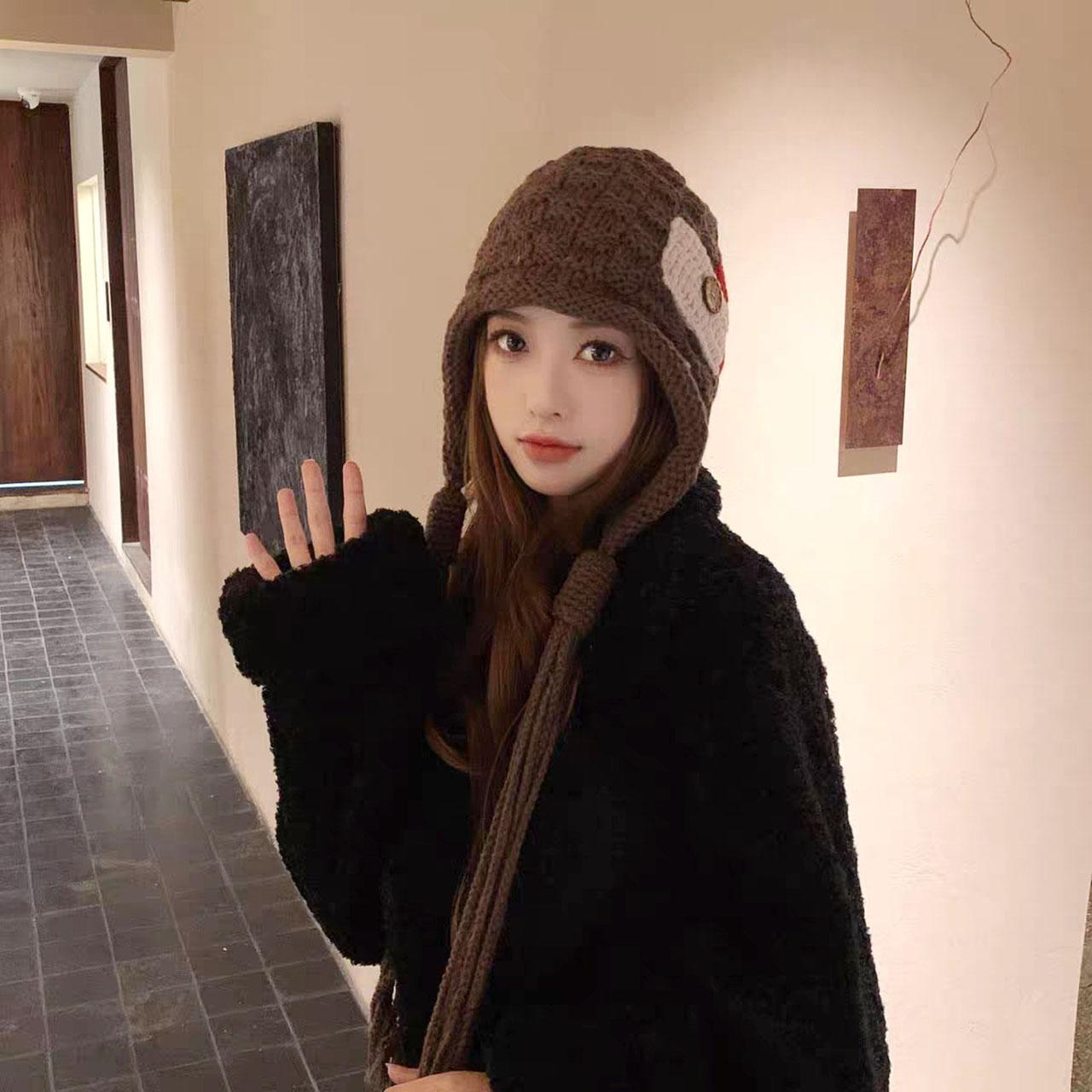 

Новая женская шерстяная шапка с кисточкой, модная лоскутная зимняя теплая вязаная шапка с крючком, шапка-наушники, корейская девушка, защита от холода, пуловер, шапка-бини кофейный