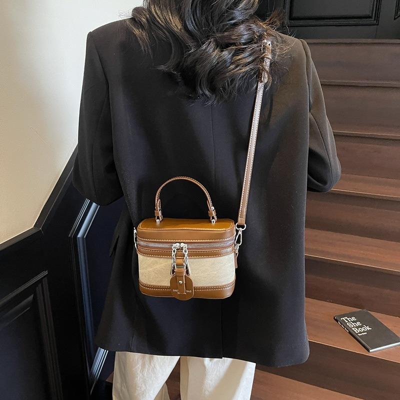 Retro Box Bag Women's New Spring Fashion Versatile Messenger Bag Niche Portable Commuter Bag