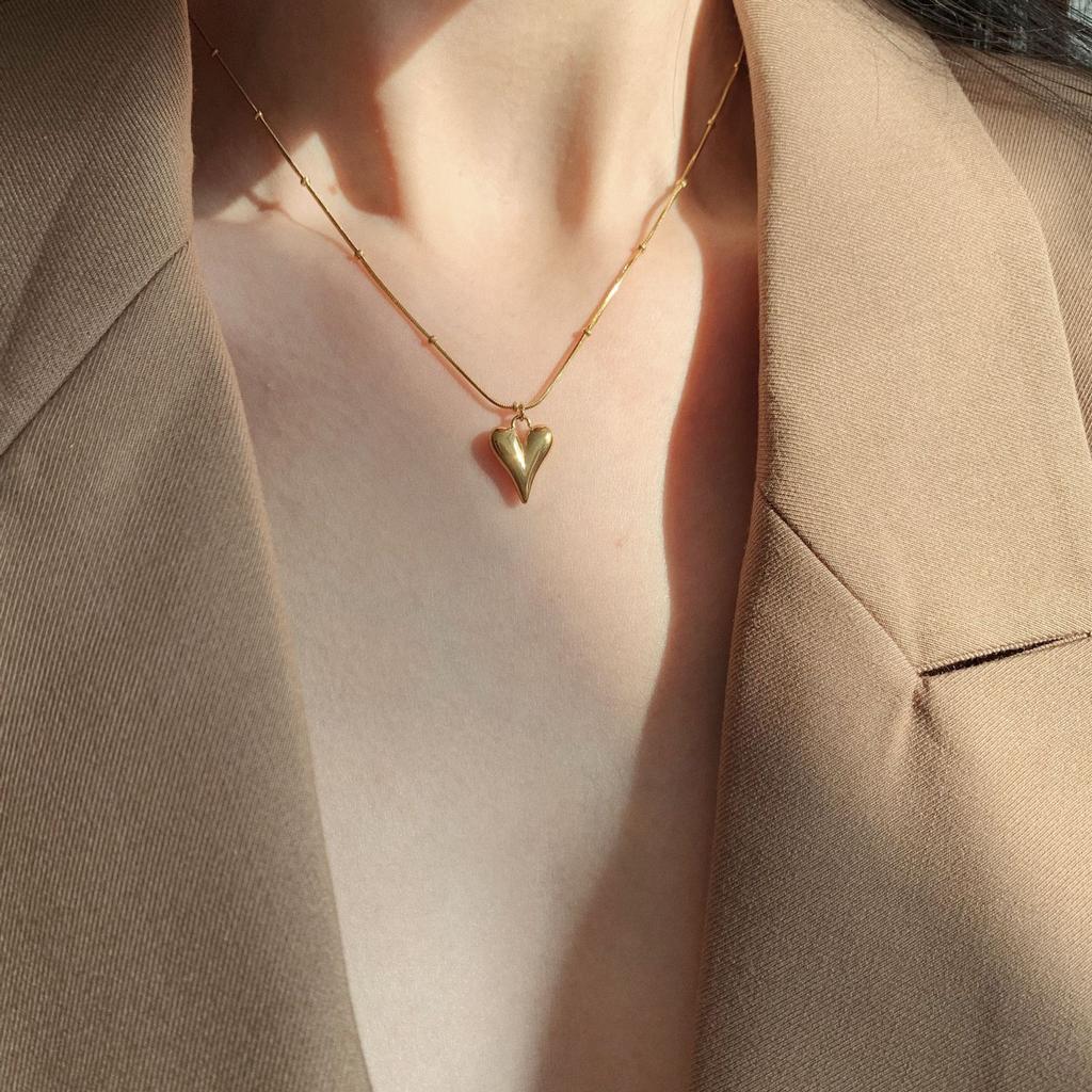 Love Necklace For Women In Summer, Light Luxury Niche Collarbone Chain, Simple Temperament, High-End Neck Chain Accessory