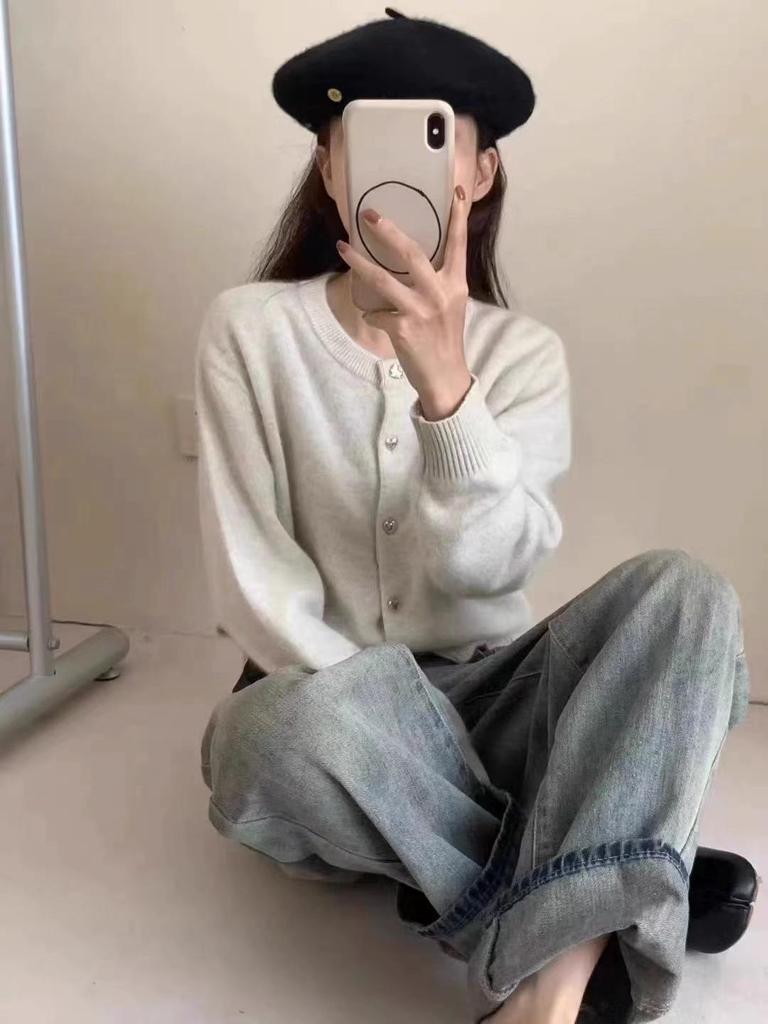 Korean Style Round Neck Women's Wool Cardigan - 2025 Autumn/Winter Fashionable Short Knit Sweater.