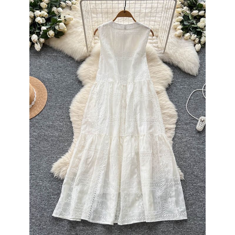 Retro Palace Style Sleeveless Dress Women Summer Jacquard Hollow Loose Meat Covering Design Sense Immortal Big Hemline Long dress