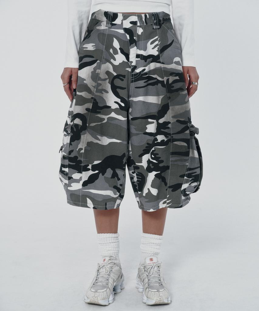 Seuweideu Wide Cargo Shorts [White Camo]