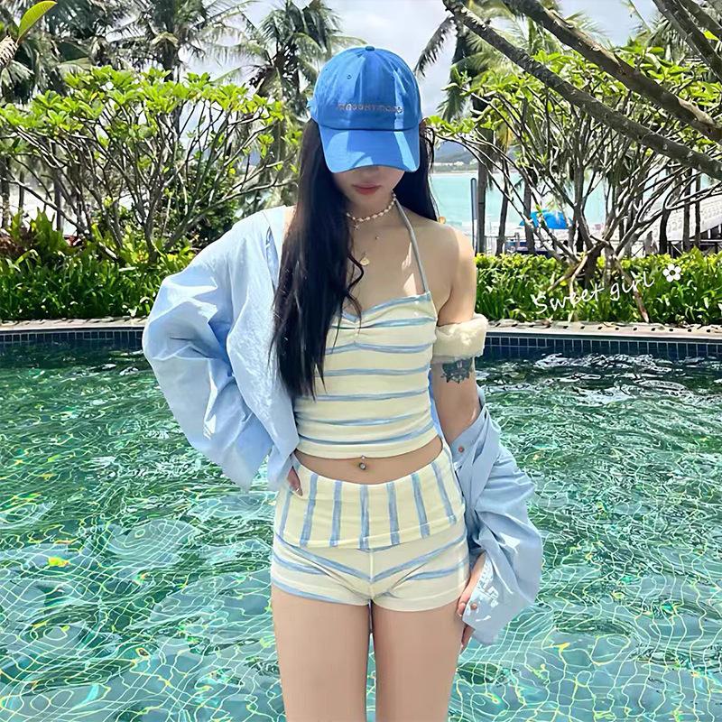 Korean small fresh striped neck girl split bikini sexy and thin small breasts pure desire vacation hot spring swimsuit