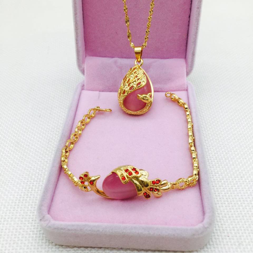 European Gold-Plated Women's Necklace & Bracelet Set with Cat's Eye Peacock Pendant Jewelry