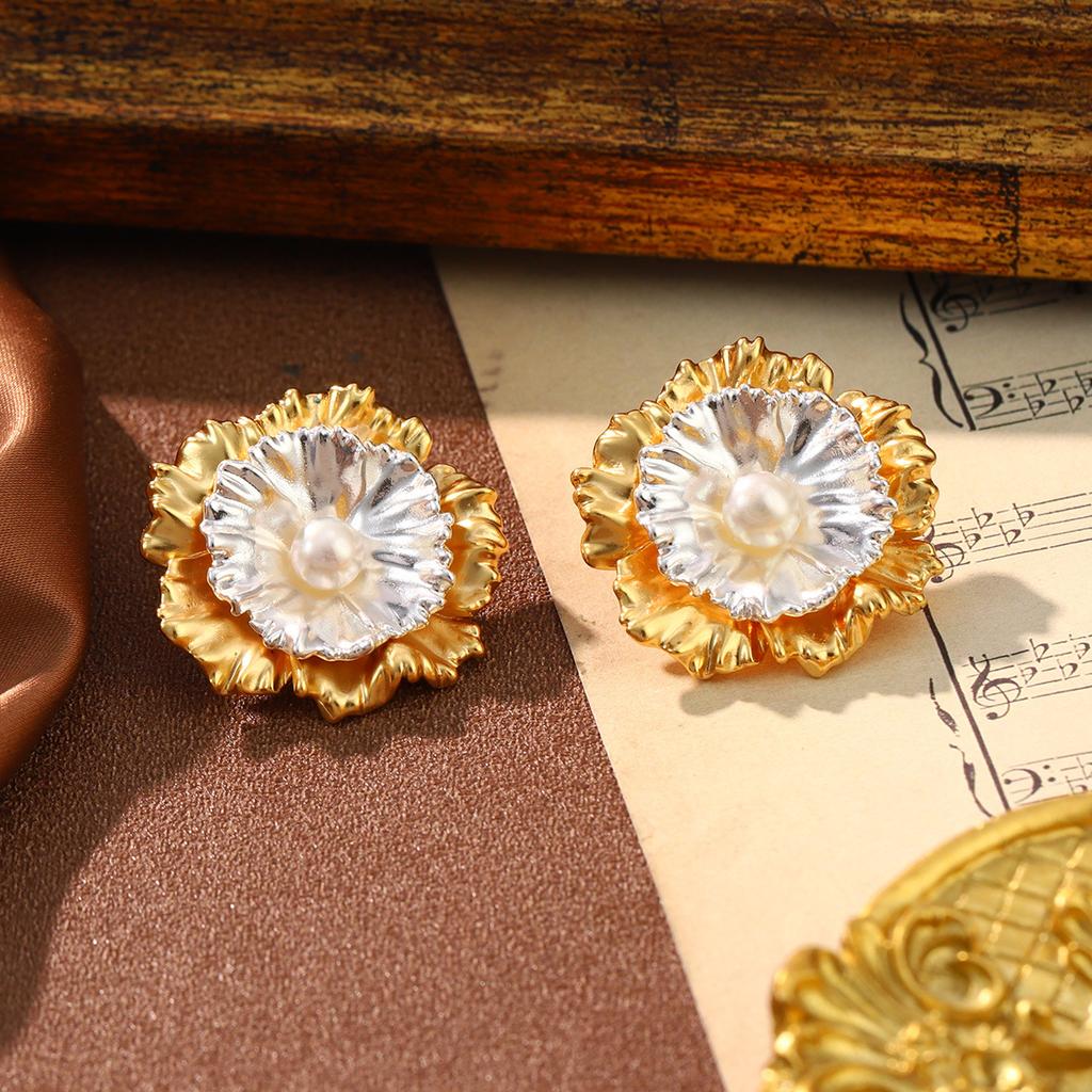 Medieval style pearl flower stud earrings geometric fringed French three-dimensional design earrings simple fashion exaggerated earrings