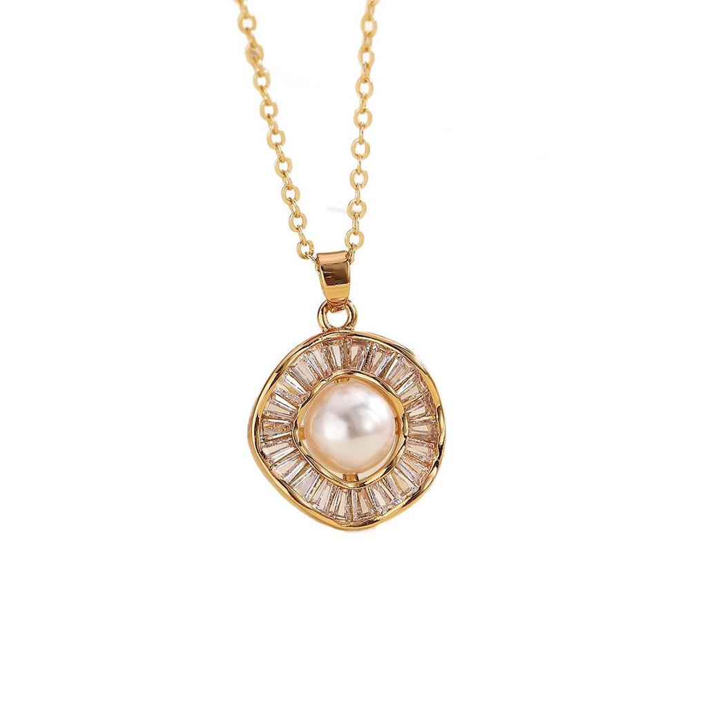 Elegant Gold Zircon Pearl Necklace - Niche Clavicle Design, Fashionable Pendant Jewelry for Women
