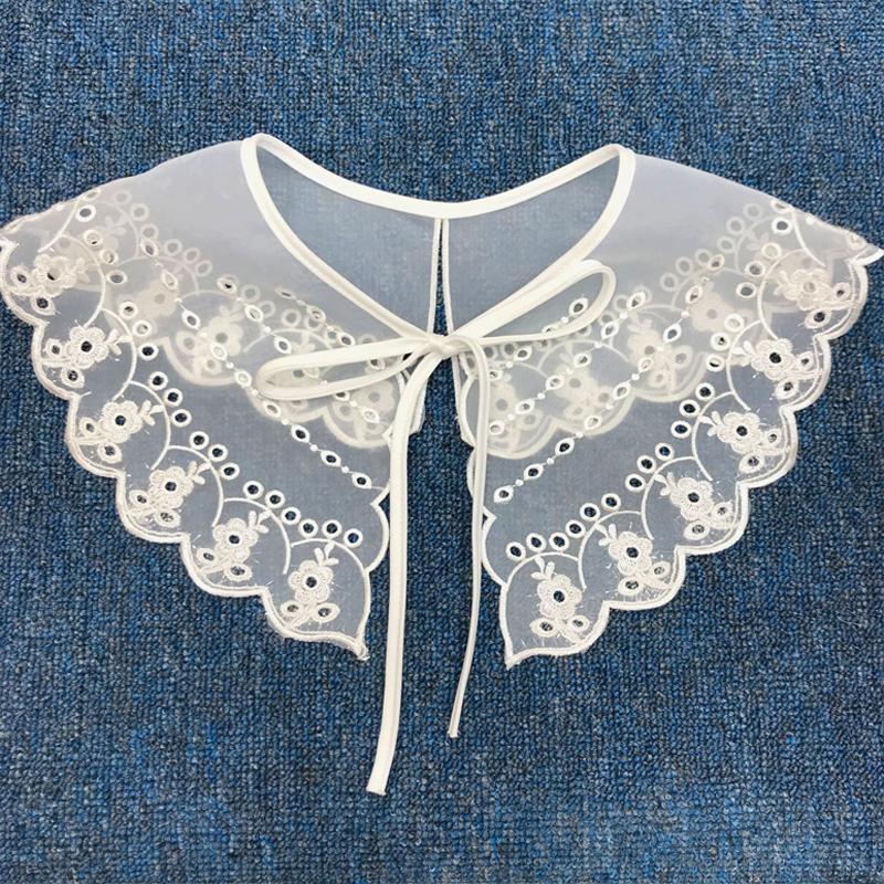 Vintage Palaststil Damen Puppen Falscher Kragen Hohlblumenspitze Rüschenbesatz Halbes Hemd Halskette Schal Wickeltuch Revers Bluse