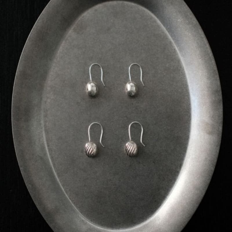 EEY Ribbed Drop Earrings