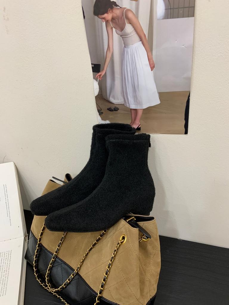 Low-heeled suede square-headed short boots women's 2025 autumn and winter new temperament suede women's boots, wedge-heeled rear zipper fashion boots