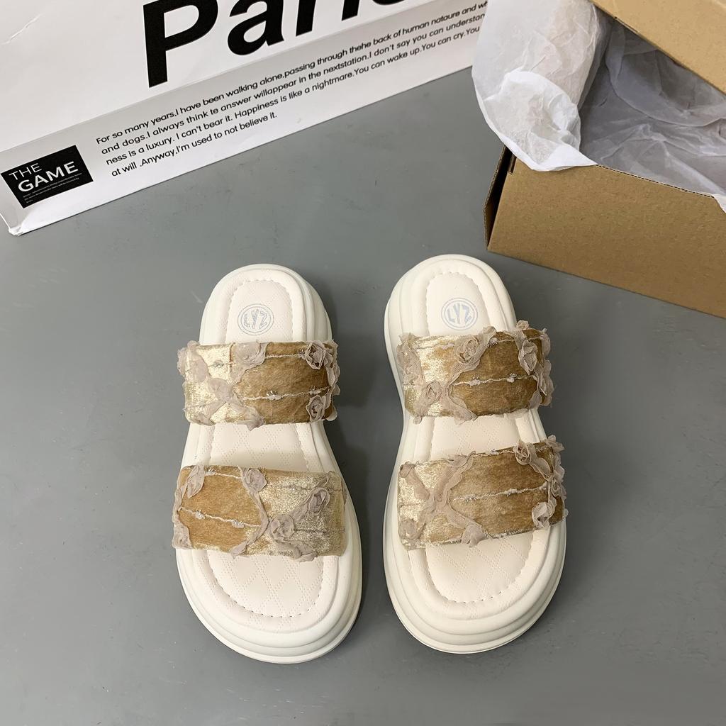 Beautiful slippers for women's summer wear, new thick-soled heightened non-slip skirt, beach cool slippers