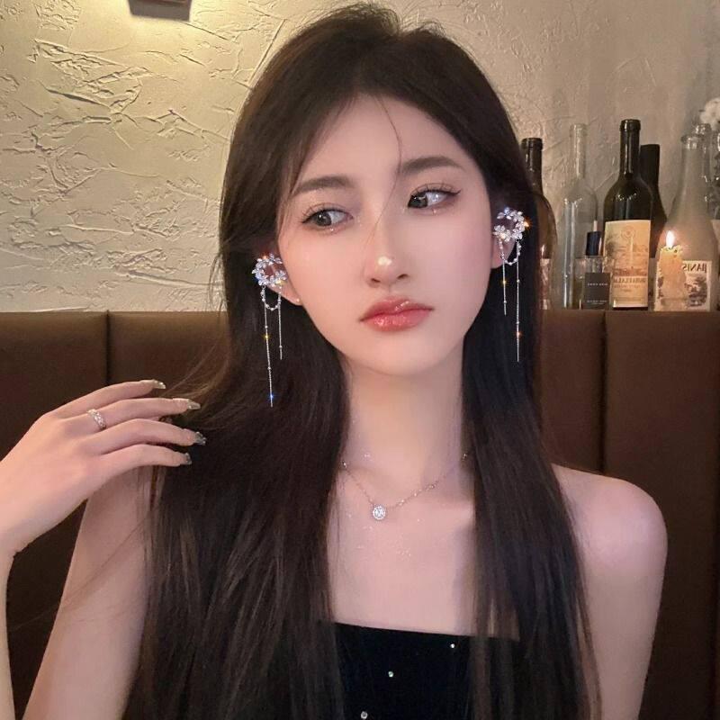 Elegant Zircon Crescent Moon Pearl Tassel Ear Clip - Chic & Versatile Niche Fashion Earring