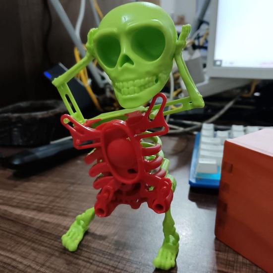 Kids Wind-up Dancing Skeleton Toy No Need Battery 3D Print Shaking Skull Doll Spring Clockwork Toy Desktop Decor Children Adults Birthday Gift