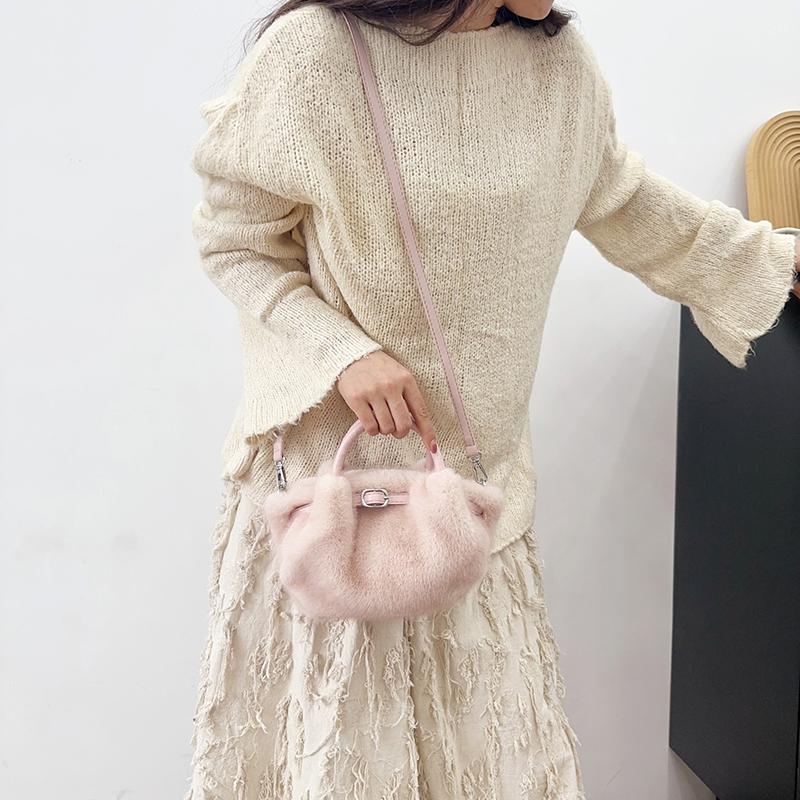 Women's Furry Handbag Retro Style Large-Capacity Fashionable Crossbody Bag Detachable Shoulder Strap Wing Shape Bag
