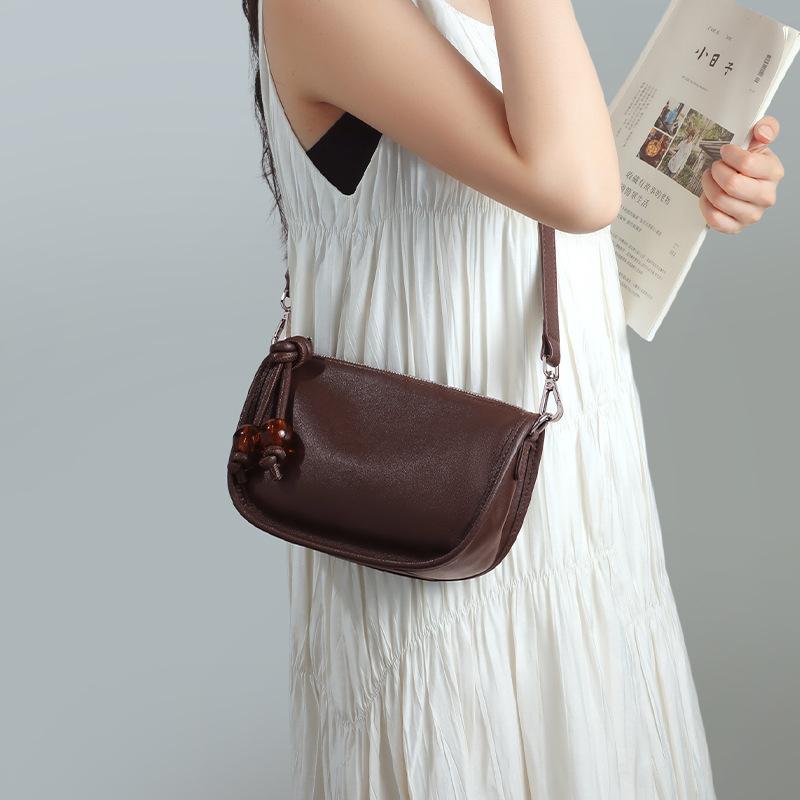 2025 New Women's Bag Autumn Winter Fashion Versatile Crossbody Bag Niche High-end Commuter Shoulder Pillow Bag
