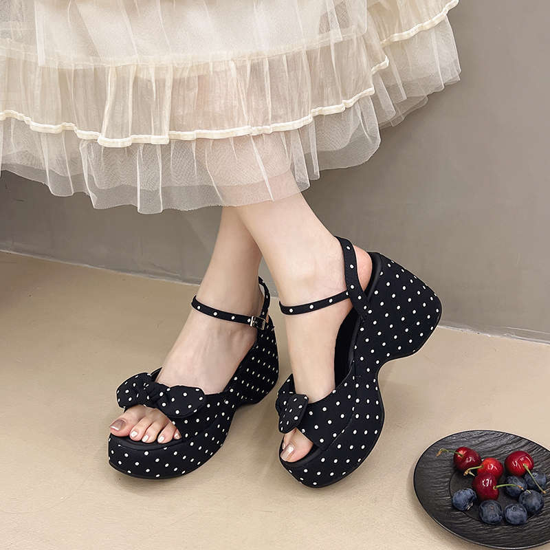 Small Man Thick-soled Wedge Sandals Women's 2025 New Summer Skirt French Beautiful Not Tired Feet High Heels