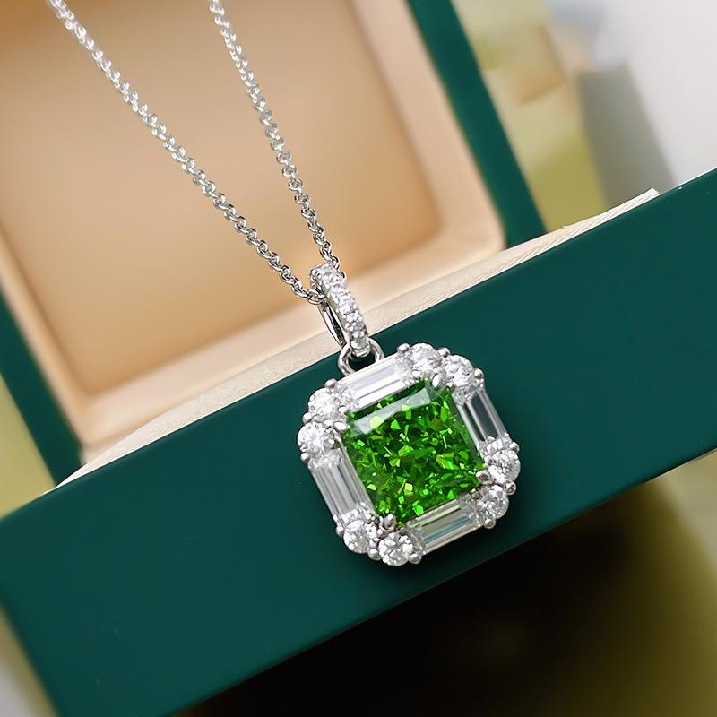 Fashionable Women s Pendant Necklace, Set with Cut Artificial Emerald and Double-layer Zircon Inlay, Elegant and Eye-catching Jewelry