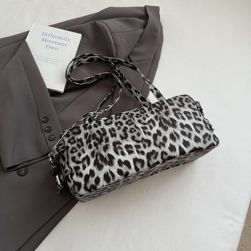 

2025 Новая женская сумка-подушка Бостон Большая вместимость Сумка через плечо Сумка под мышкой высокой ценности Женская сумка