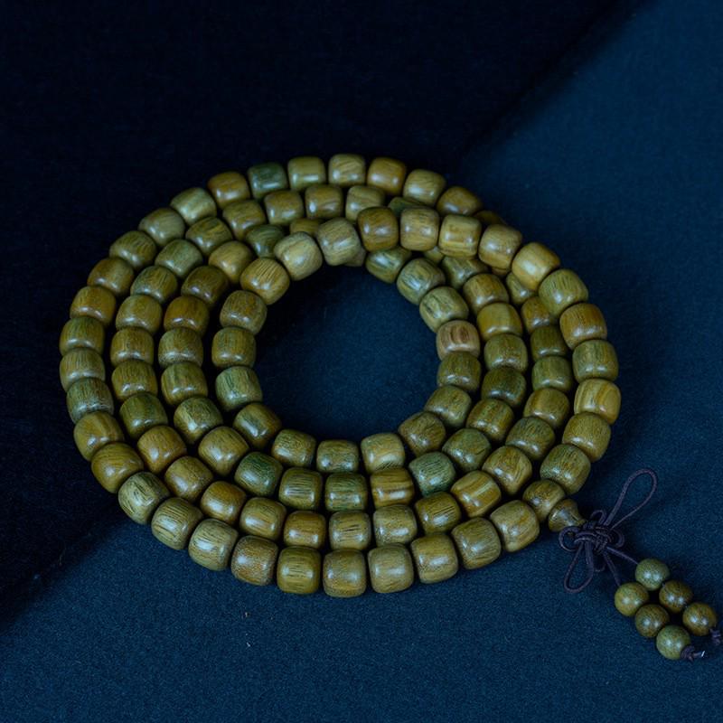Armband aus 108 Perlen aus grünem argentinischem Sandelholz für Männer und Frauen – handgefertigte buddhistische Handschnur mit gerader Maserung.