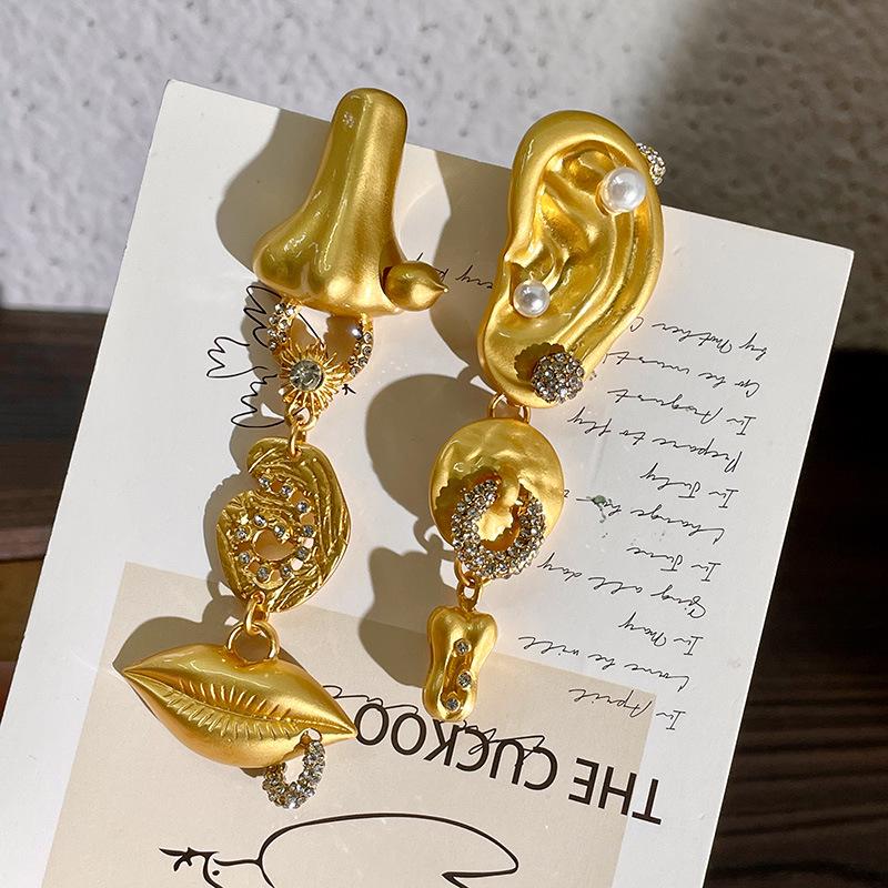 

Винтажные западные французские серьги-экспрессии из золота - Дизайн высокого класса в европейском и американском стиле