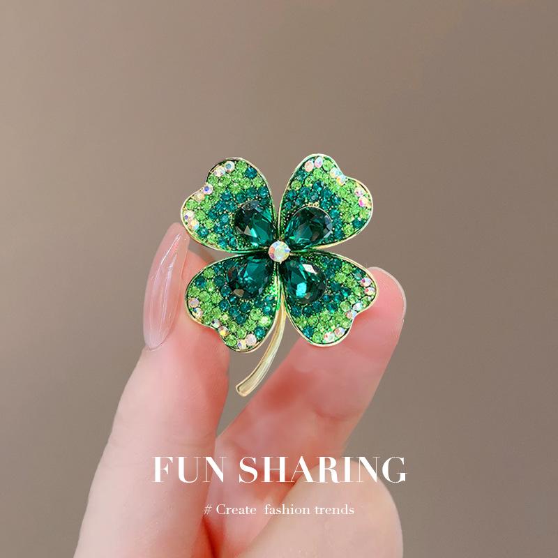 Sunward Growth Sunflower Brooch: Elegant Women's Corsage Pin for College Entrance Suits