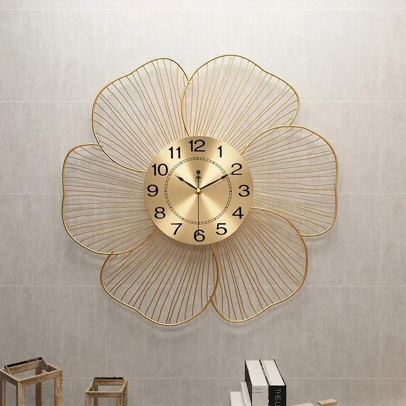 Golden Metal Flower Shape Wall Clocks Simplicity Fashion Modern Home Furnishings Living Room Restaurant Decorate Mute Wall Watch
