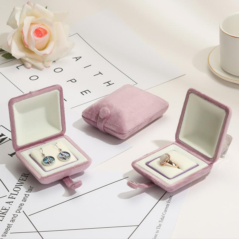Snap-closure shell velvet jewelry box, luxury jewelry box, ring box, pendant necklace packaging box