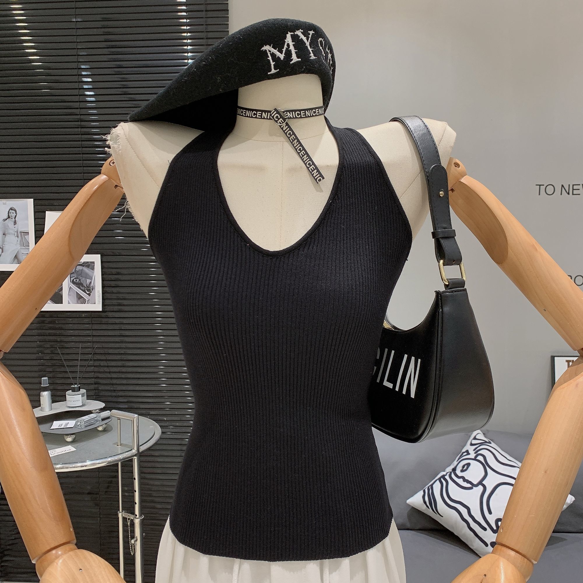 

Hot Girl Backless Knitted Camisole Tank Top Women s Designed Summer Outerwear Halter Sleeveless Top S чорний