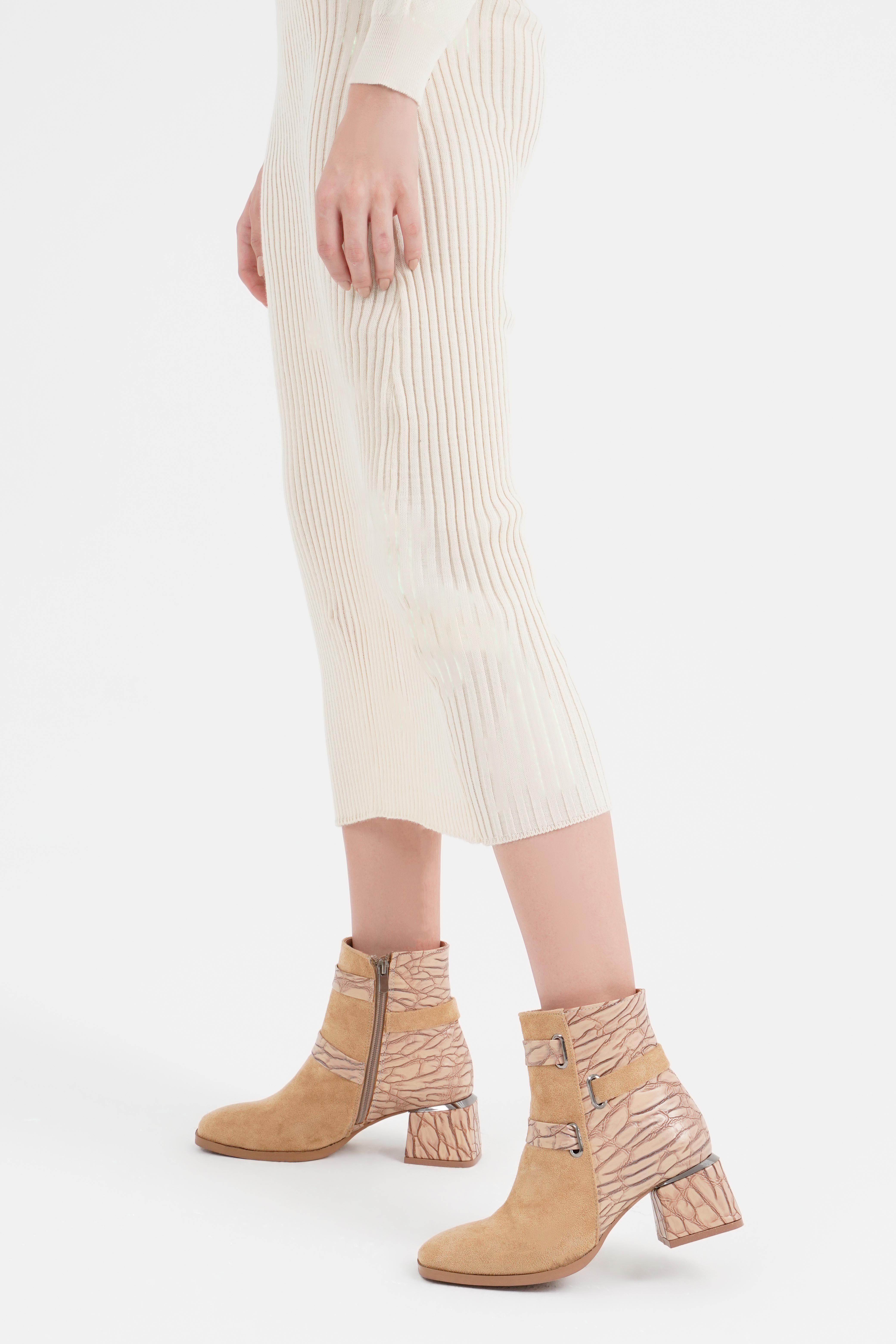 

Callizio женские ботильоны из веганской кожи с тройной пряжкой и детальной отделкой, замшевые зимние ботинки ручной работы из лакированной кожи на квадратном каблуке