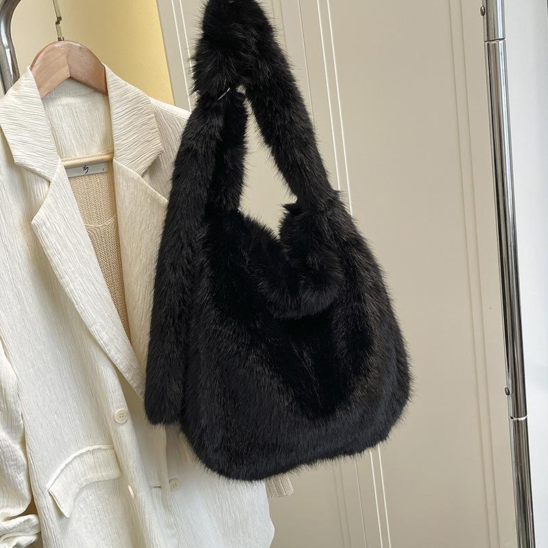 Plush Bag Women's Large Capacity 2025 New Autumn and Winter Versatile Mao Mao Shoulder Armpit Bag Class Commuter Tote Bag