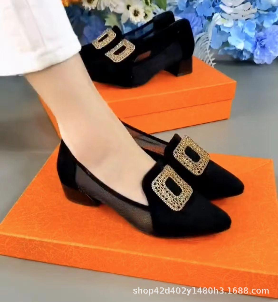 

Туфли из натуральной мягкой сетки женские 2024 года новые полые сетчатые туфли с острым носком на среднем и низком каблуке женские сандалии из мелкой сетки женские 35 чёрный