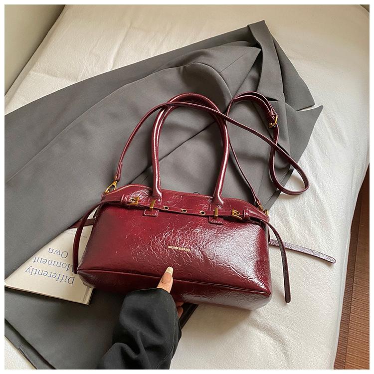 

Korean niche underarm big bag women s 2025 new retro oil wax leather briefcase fashion shoulder messenger bag tide