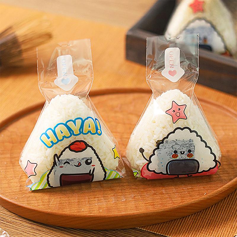 50 ks Kreslený pro trojúhelníkový obal na rýžovou kouli Nori Onigiri Sushi sáček se 2 formičkami na onigiri a 50 nálepkami Forma na výrobu sushi