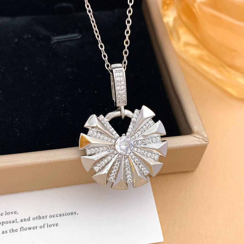 Necklace European, American moon star micro-inlaid zircon necklace accessories female niche personality light luxury high-end accessories