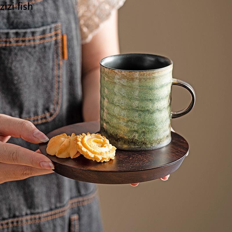 Retro-Kiln-Änderungen Keramikbecher Walnussholzteller Nachmittagstee-Brühbecher Milchbecher Getränkebecher Haushaltsteetassen Wassertassen
