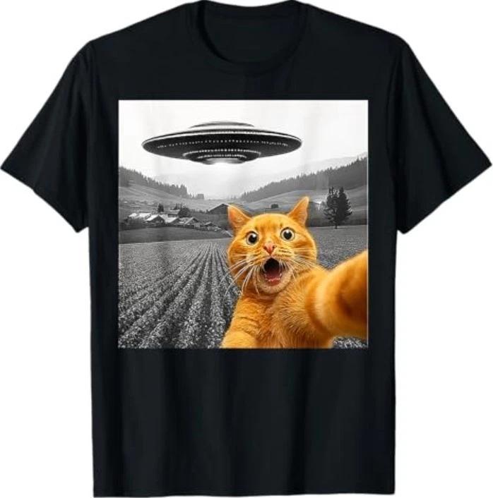 

Cat Selfie With Alien UFO Funny Cat Gifts For Men Women T-Shirt 4XL