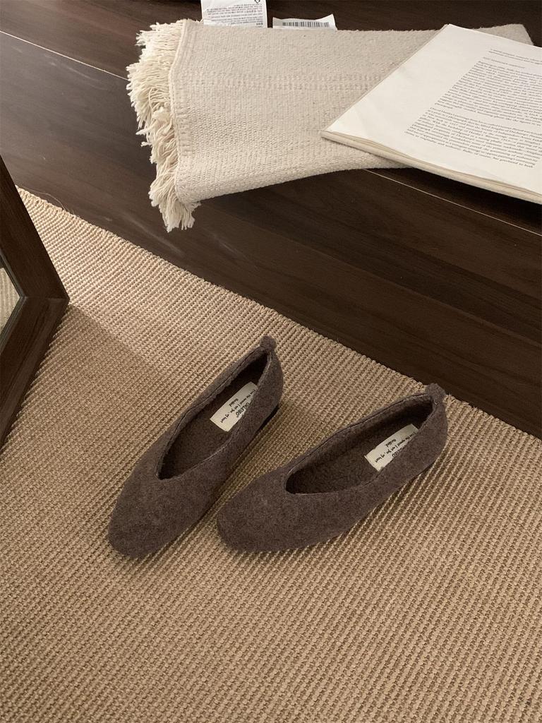 French Flat-bottomed Casual Velvet Mary Jane Shoes Women's 2025 Autumn and Winter New Light-mouth Fluffy Single Shoes Versatile Ladyshoes