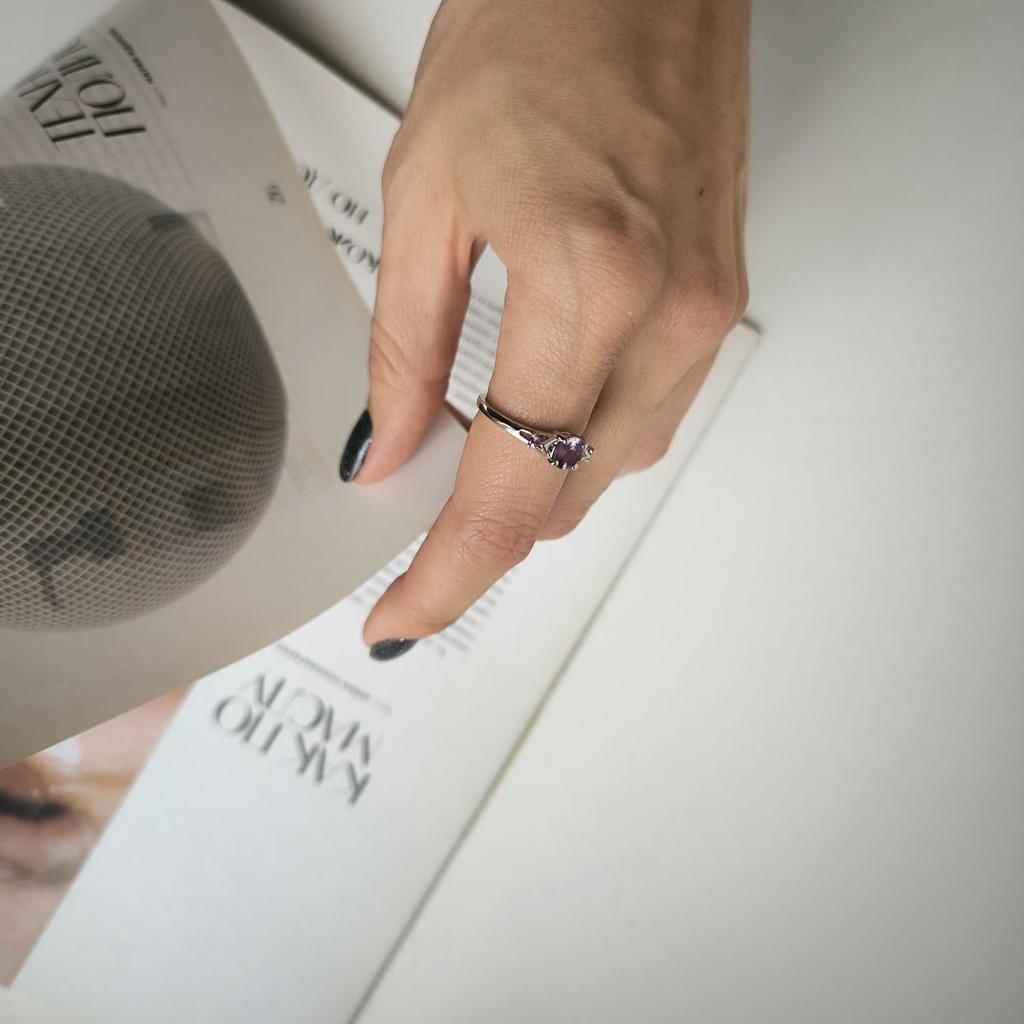 Серебряное кольцо с александритом 1.25ct, вес изделия 2,4 гр (2180111)