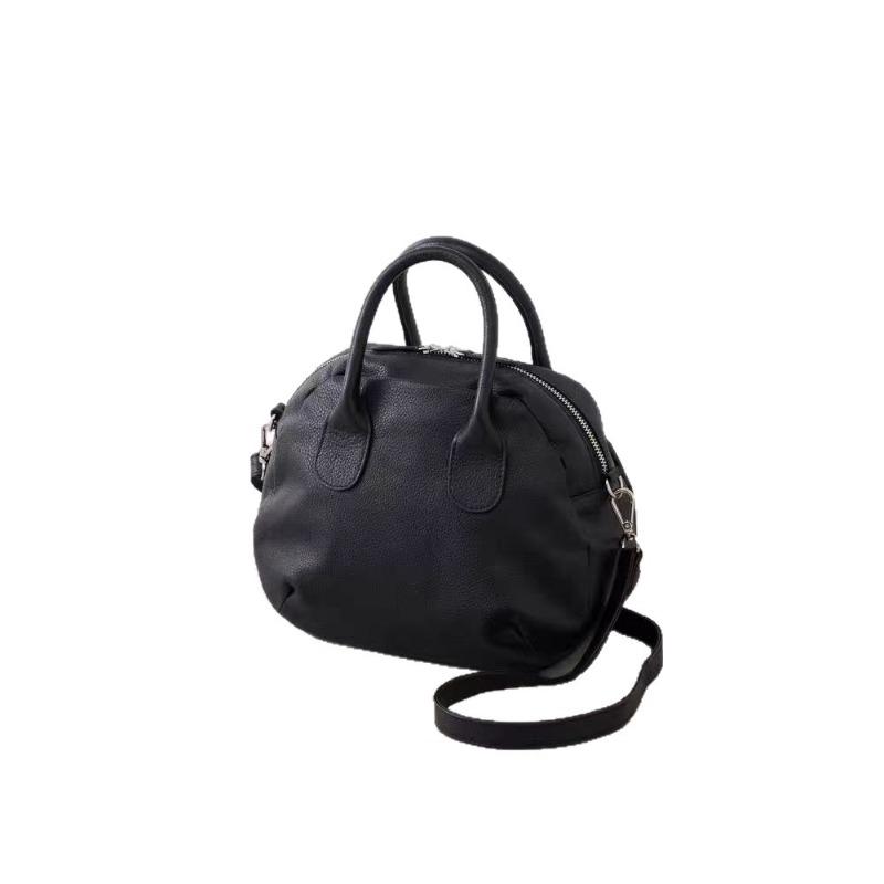 

It is a women s handbag, a casual shell bag, a fashionable versatile messenger bag, and a solid-color women s bag.