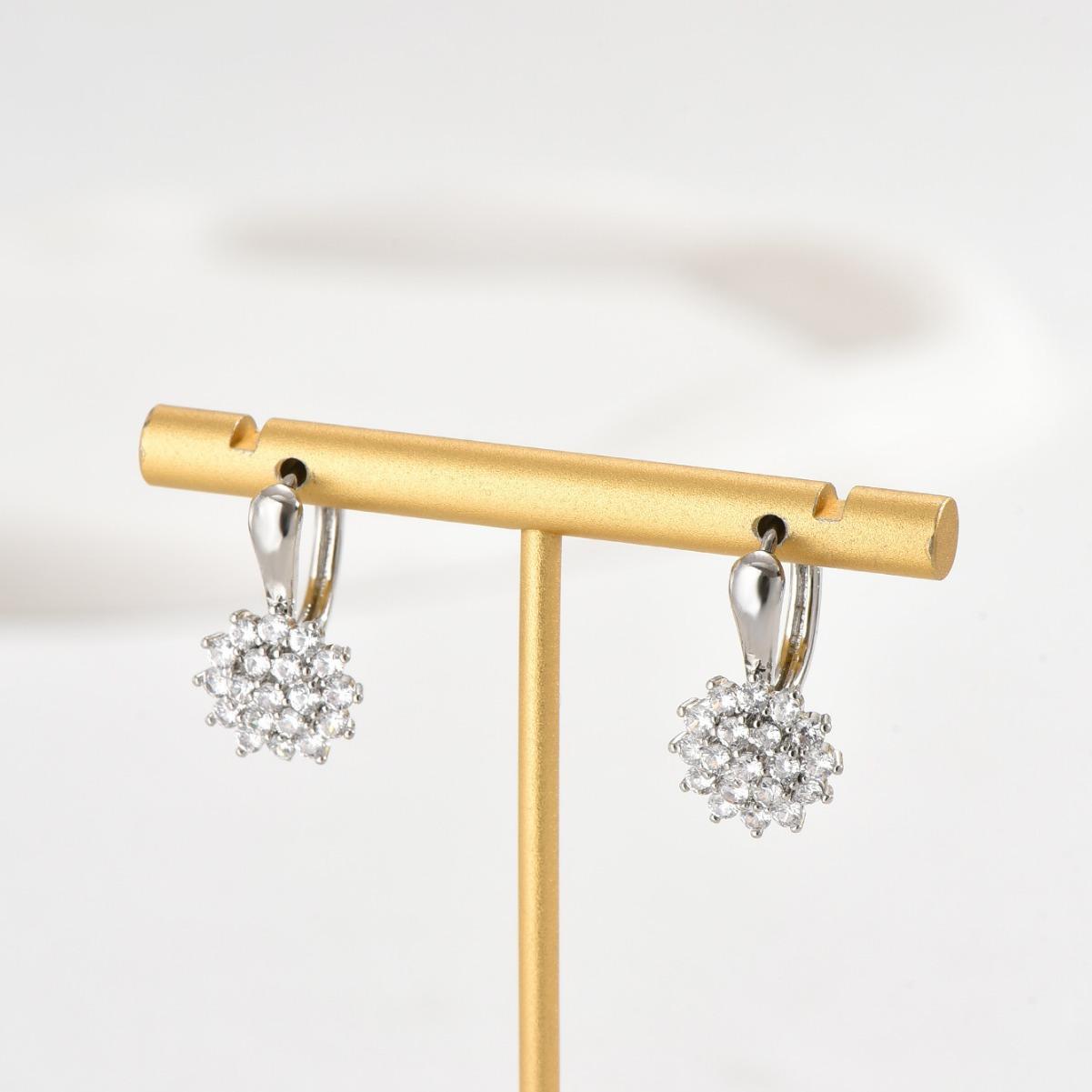 

Модные серьги-пусеты из муассанита в стиле легкой роскоши, женские серьги с инкрустацией цирконом в виде подсолнуха и снежинки, нишевые серьги в стиле легкой роскоши, высокого класса