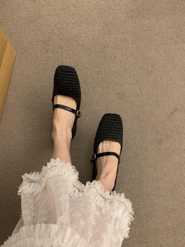 

French retro woven hollow single shoes women s shoes 2025 new spring and autumn temperament beautiful word with Mary Jane shoes 40