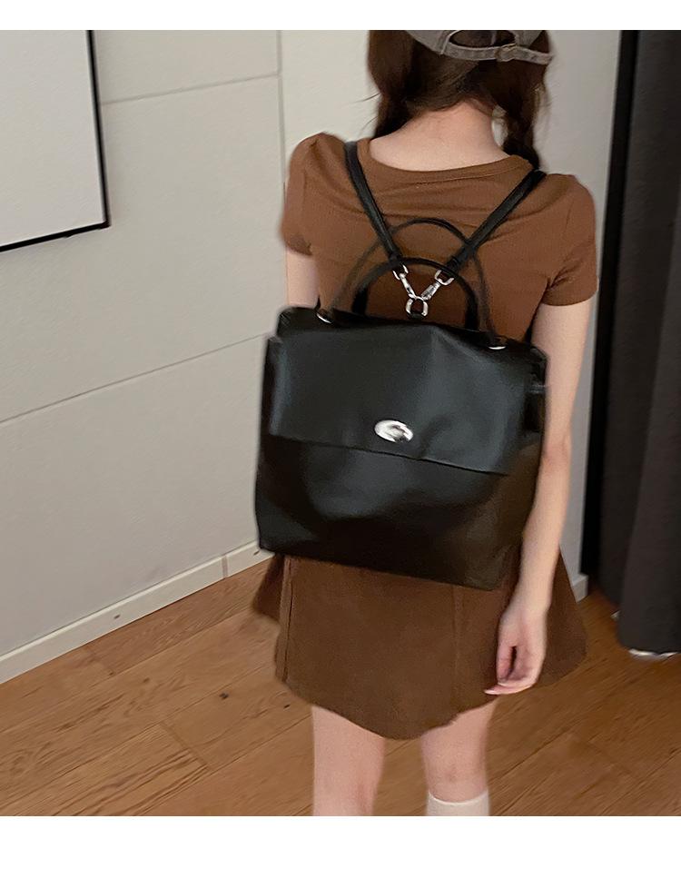 

Простий нішевий дизайн рюкзак 2024 новий рюкзак великої місткості жіночий сезонна мода сріблястий повсякденний шкільний рюкзак