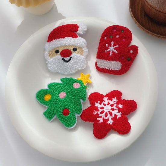 Christmas Brooch Embroidery Anti-rust Portable New Year Creative Decorate Long Lasting Cartoon Santa Claus