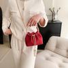 Dámské kabelky ve stylu mini designových kyblíkových tašek pro ženy Luxusní zbrusu nová kabelka Crossbody s řetízkem Dámské kabelky