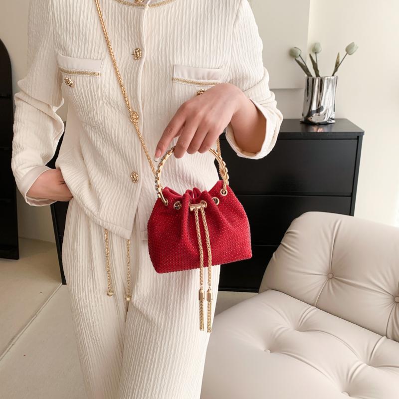 Dámské kabelky ve stylu mini designových kyblíkových tašek pro ženy Luxusní zbrusu nová kabelka Crossbody s řetízkem Dámské kabelky